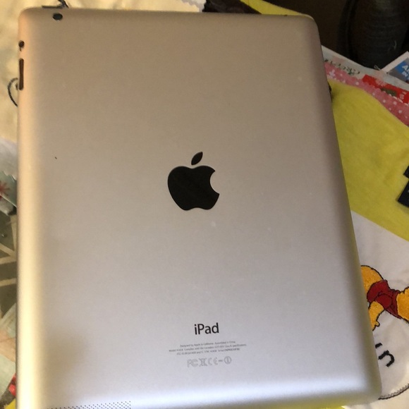 Apple iPad 2nd gen excellent condition hardly ever used it . Model #A1458 - Picture 5 of 5